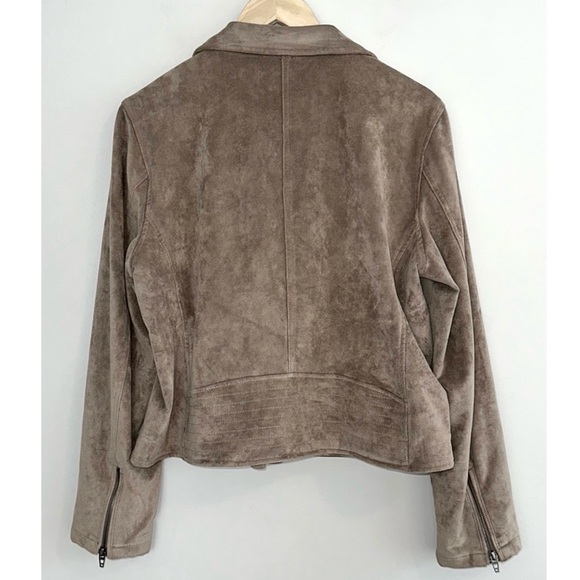 BLANKNYC Faux Suede Moto Jacket - Picture 7 of 12
